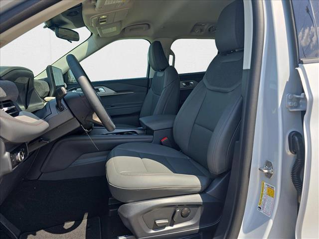Photo of 2025 Space White Metallic Ford Explorer
