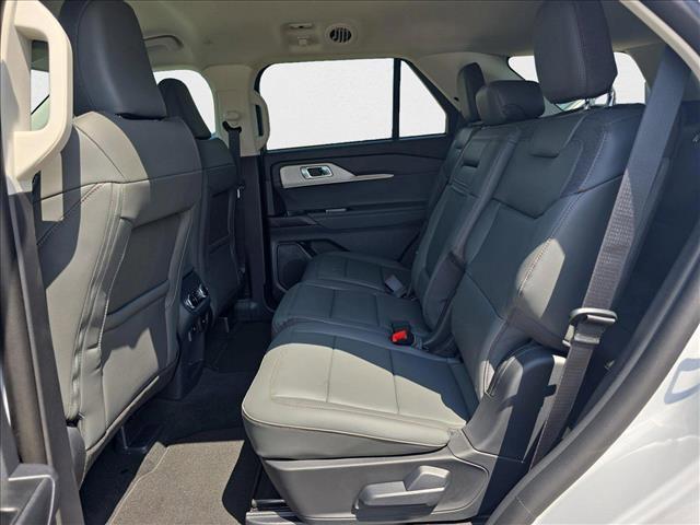 Photo of 2025 Space White Metallic Ford Explorer