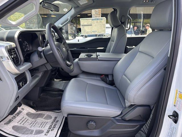 Photo of 2025 Oxford White Ford F-350