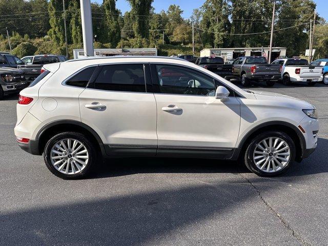 Photo of 2019 White Platinum Tri-Coat Metallic Lincoln MKC