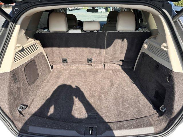 Photo of 2019 White Platinum Tri-Coat Metallic Lincoln MKC