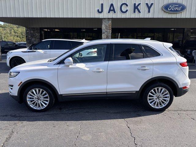 Photo of 2019 White Platinum Tri-Coat Metallic Lincoln MKC