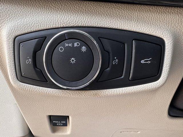 Photo of 2019 White Platinum Tri-Coat Metallic Lincoln MKC