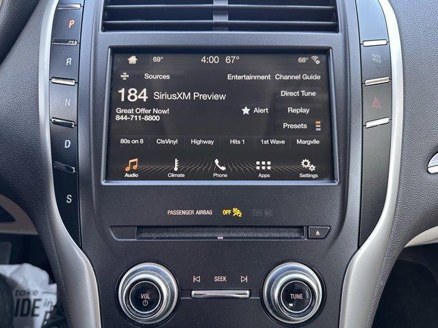 Photo of 2019 White Platinum Tri-Coat Metallic Lincoln MKC