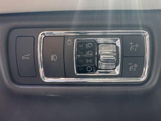 Photo of 2023 Pristine White Lincoln Aviator