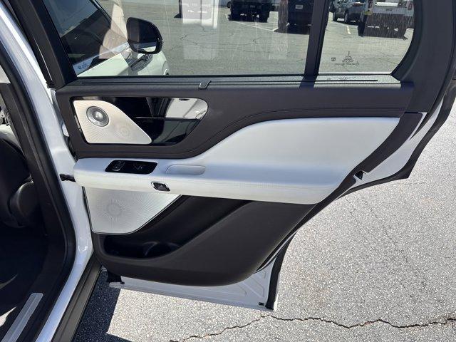 Photo of 2023 Pristine White Lincoln Aviator