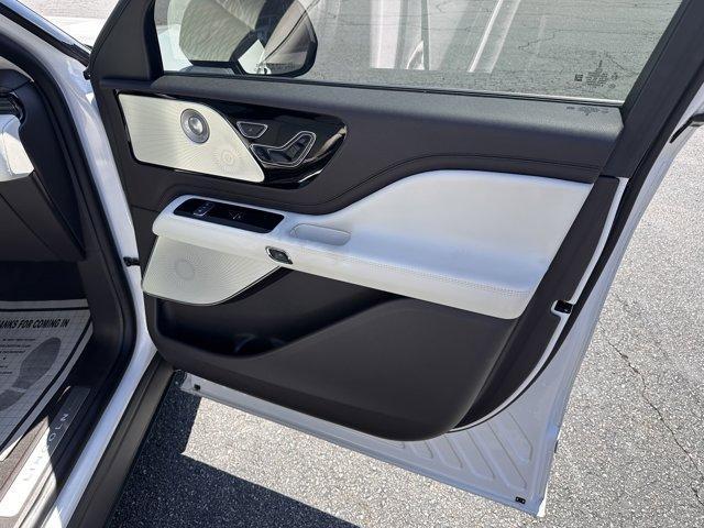 Photo of 2023 Pristine White Lincoln Aviator