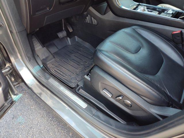 Photo of 2019 Magnetic Metallic Ford Edge