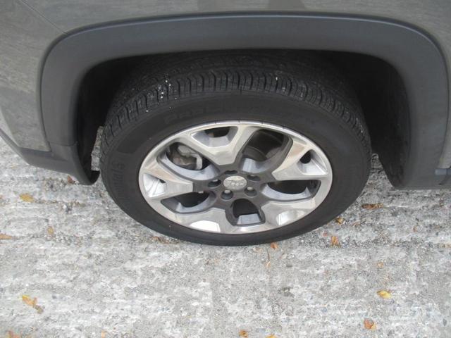 Photo of 2021 Gray Jeep Compass