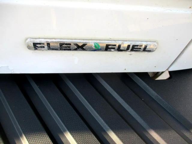 Photo of 2015 White Ford F-250