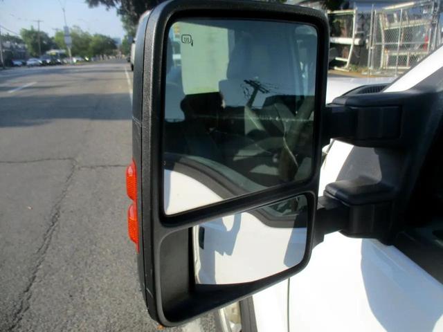 Photo of 2015 White Ford F-250