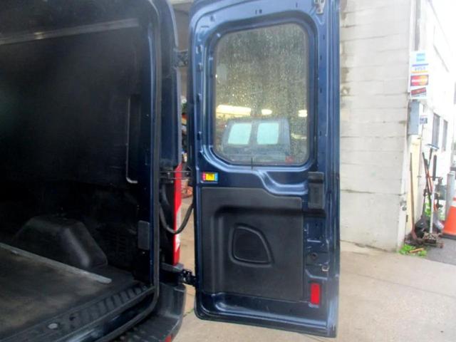 Photo of 2018 Blue Ford Transit-250
