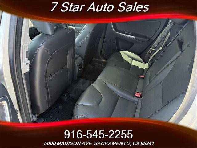 Photo of 2016 Bright Silver Metallic Volvo XC60