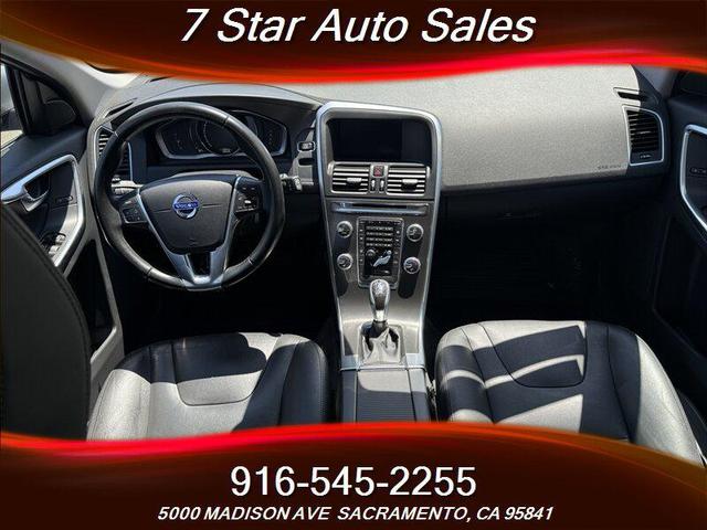 Photo of 2016 Bright Silver Metallic Volvo XC60