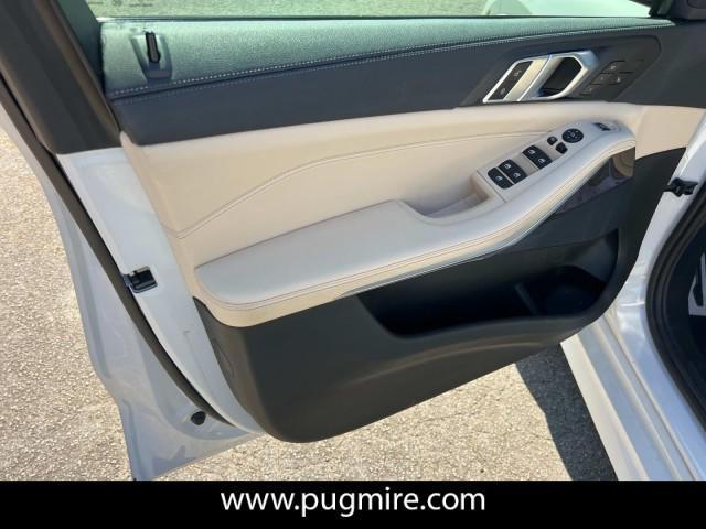 Photo of 2022 Mineral White Metallic BMW X5
