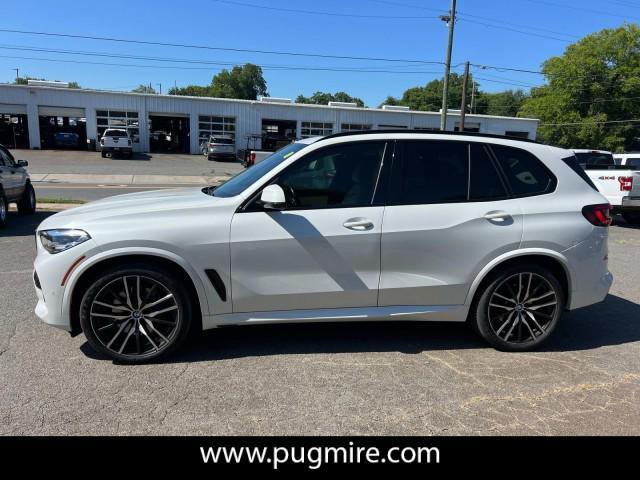 Photo of 2022 Mineral White Metallic BMW X5