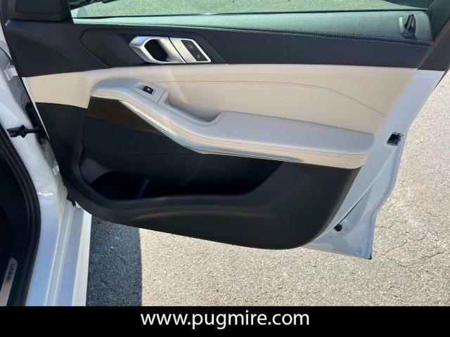 Photo of 2022 Mineral White Metallic BMW X5