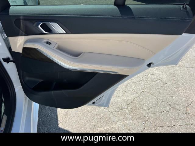 Photo of 2022 Mineral White Metallic BMW X5