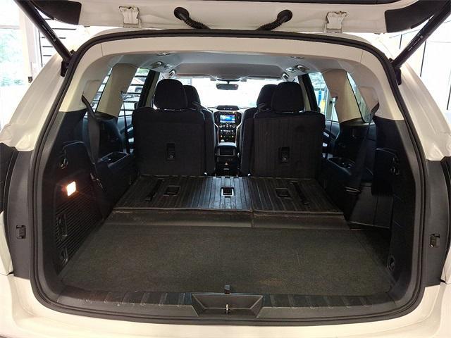 Photo of 2022 Crystal White Pearl Subaru Ascent