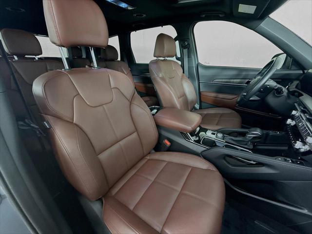 Photo of 2024 Everlasting Silver Kia Telluride