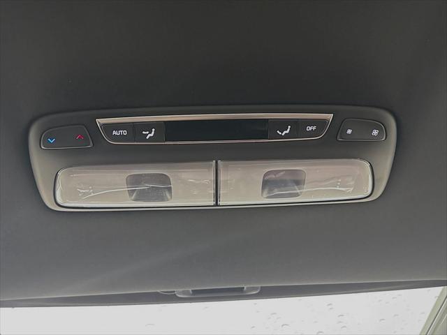 Photo of 2024 Everlasting Silver Kia Telluride