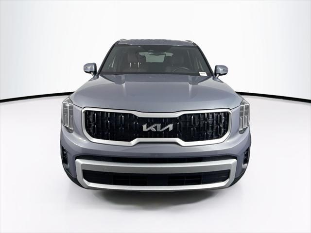 Photo of 2024 Everlasting Silver Kia Telluride