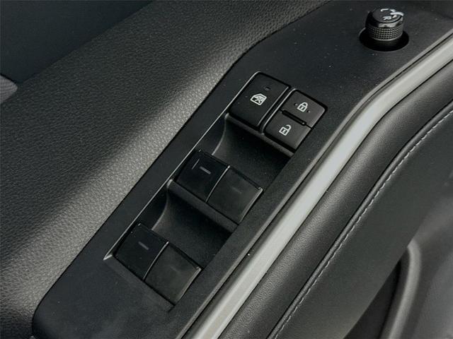 Photo of 2022 Midnight Black Metallic Toyota Highlander