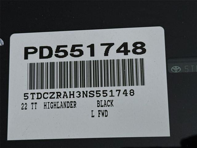 Photo of 2022 Midnight Black Metallic Toyota Highlander