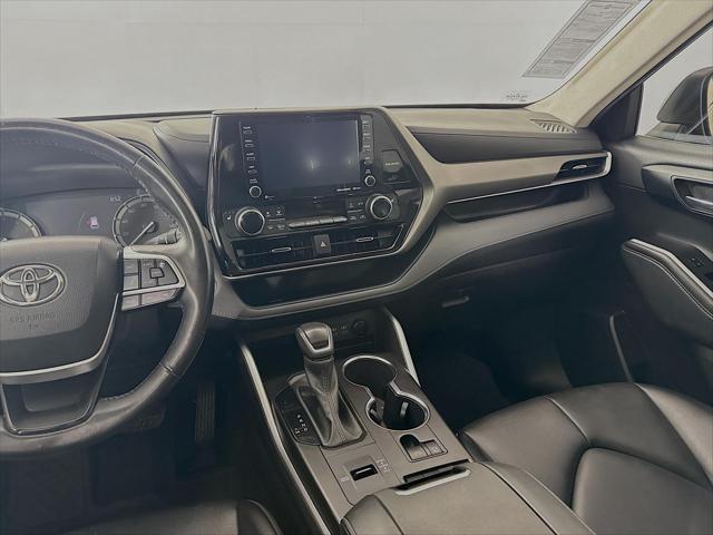 Photo of 2022 Magnetic Gray Metallic Toyota Highlander