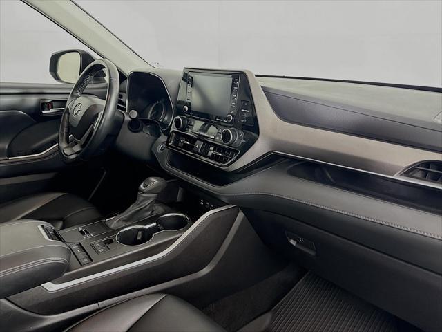 Photo of 2022 Magnetic Gray Metallic Toyota Highlander