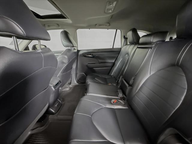 Photo of 2022 Magnetic Gray Metallic Toyota Highlander