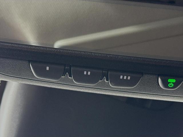 Photo of 2022 Magnetic Gray Metallic Toyota Highlander