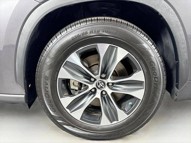 Photo of 2022 Magnetic Gray Metallic Toyota Highlander
