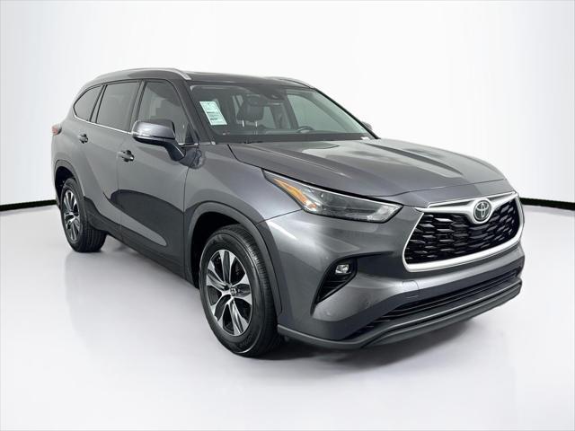 Photo of 2022 Magnetic Gray Metallic Toyota Highlander