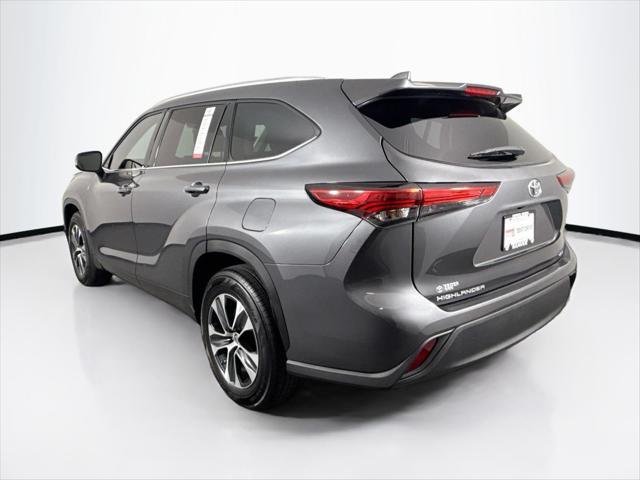 Photo of 2022 Magnetic Gray Metallic Toyota Highlander
