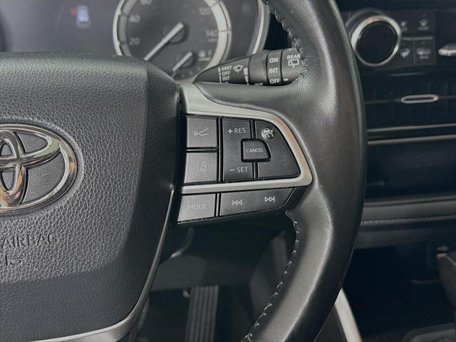Photo of 2022 Magnetic Gray Metallic Toyota Highlander