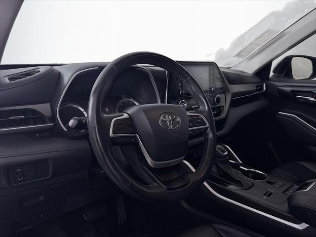 Photo of 2022 Magnetic Gray Metallic Toyota Highlander
