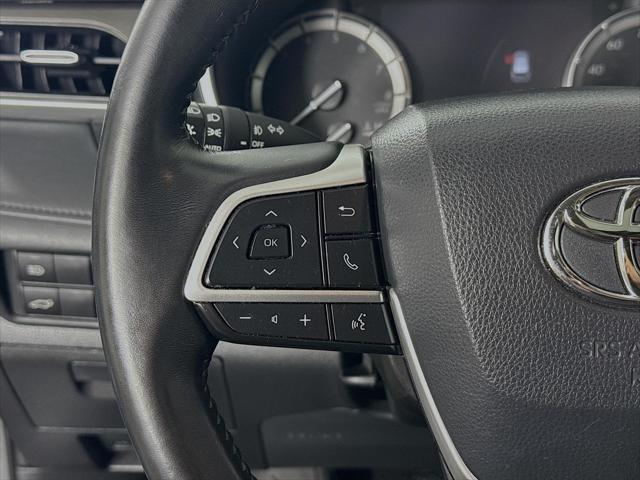 Photo of 2022 Magnetic Gray Metallic Toyota Highlander