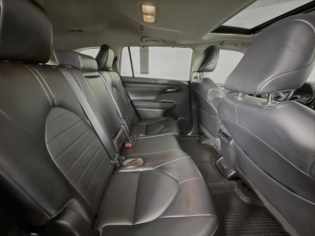 Photo of 2022 Magnetic Gray Metallic Toyota Highlander