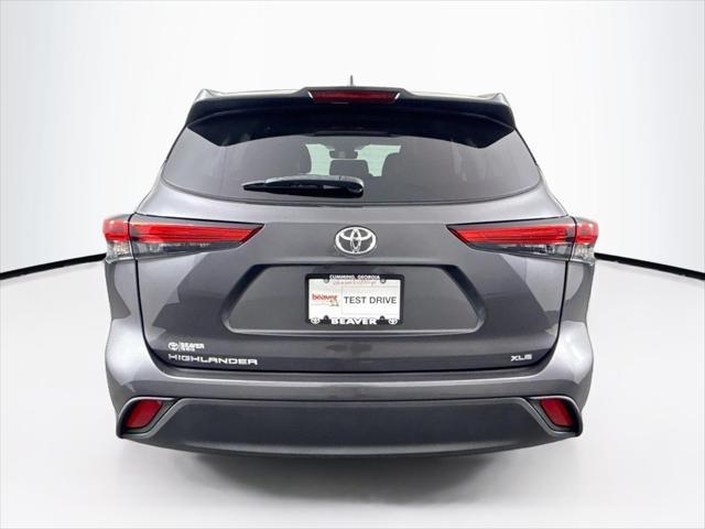 Photo of 2022 Magnetic Gray Metallic Toyota Highlander