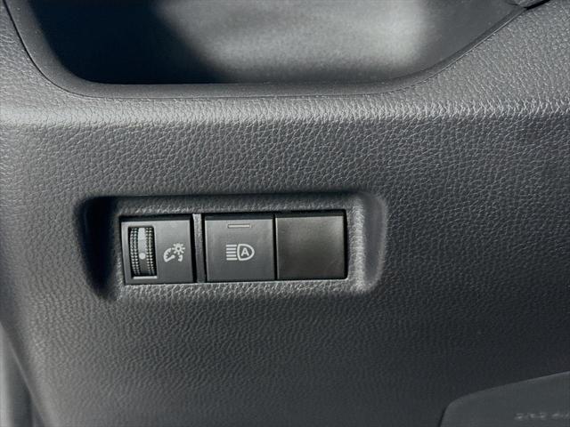 Photo of 2022 White Toyota RAV4