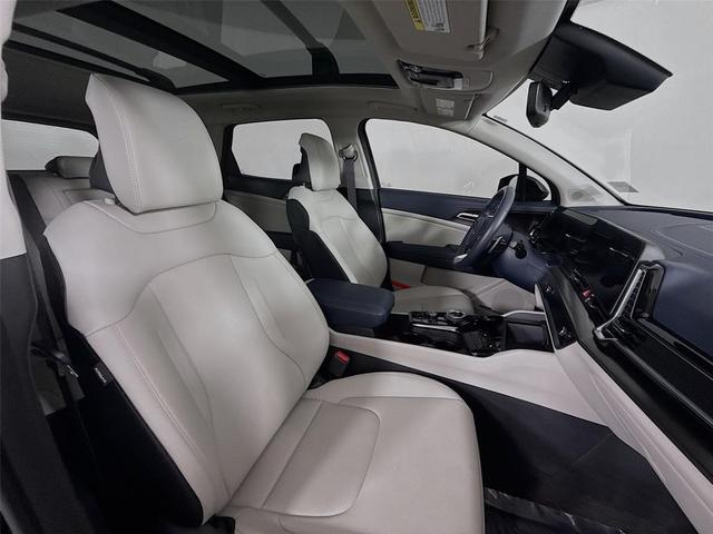 Photo of 2025 Fusion Black Kia Sportage Hybrid