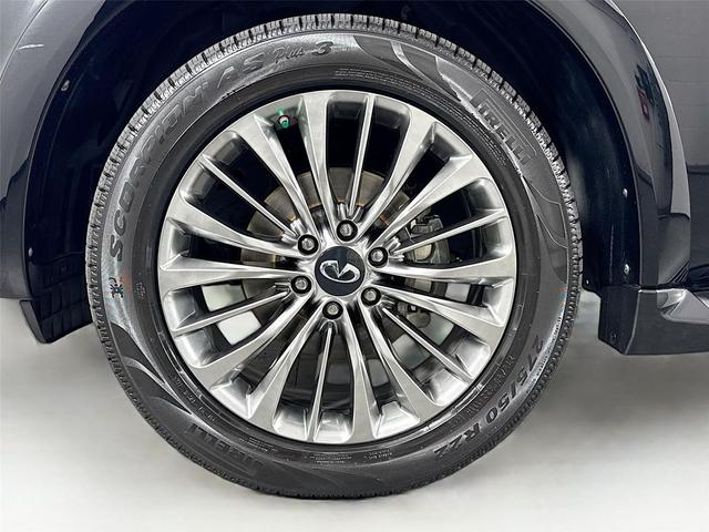 Photo of 2021 Black Obsidian INFINITI QX80