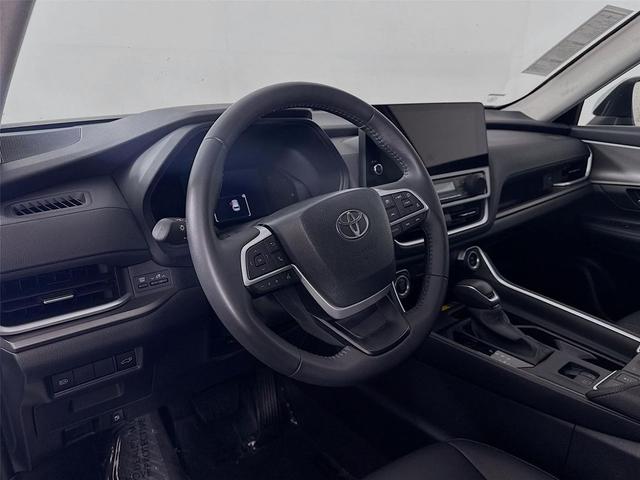 Photo of 2024 Celestial Silver Metallic Toyota Grand Highlander