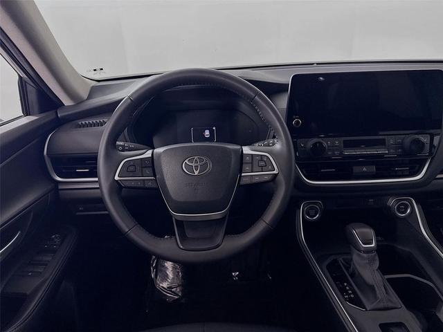 Photo of 2024 Celestial Silver Metallic Toyota Grand Highlander