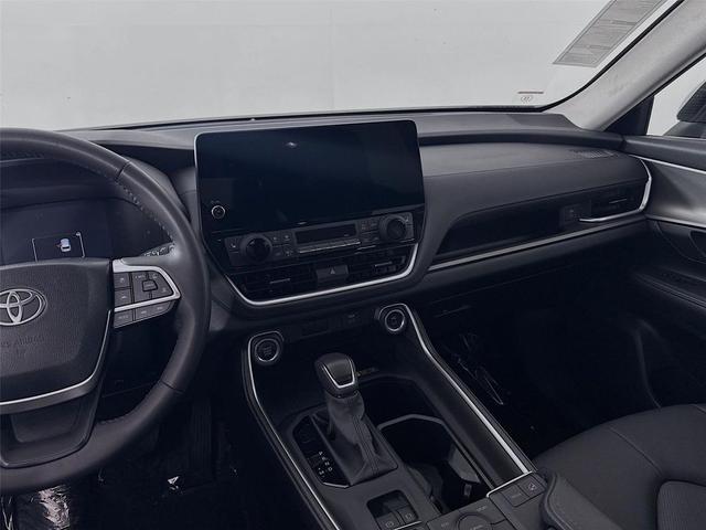 Photo of 2024 Celestial Silver Metallic Toyota Grand Highlander