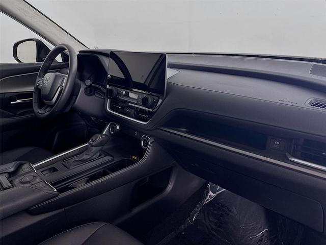 Photo of 2024 Celestial Silver Metallic Toyota Grand Highlander