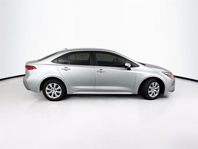 Photo of 2023 Classic Silver Metallic Toyota Corolla Hybrid