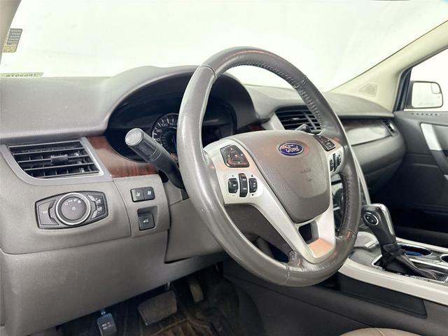Photo of 2014 White Platinum Metallic Tri-Coat Ford Edge