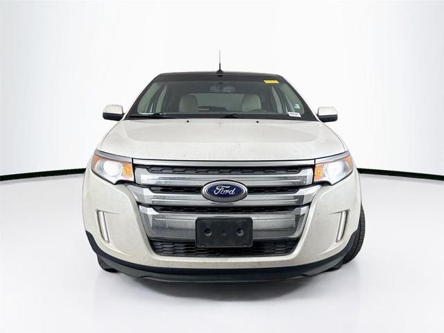 Photo of 2014 White Platinum Metallic Tri-Coat Ford Edge